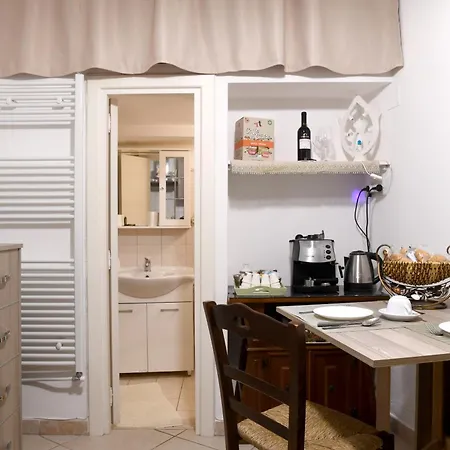 Casetta Nel Centro Storico Di Cisternino